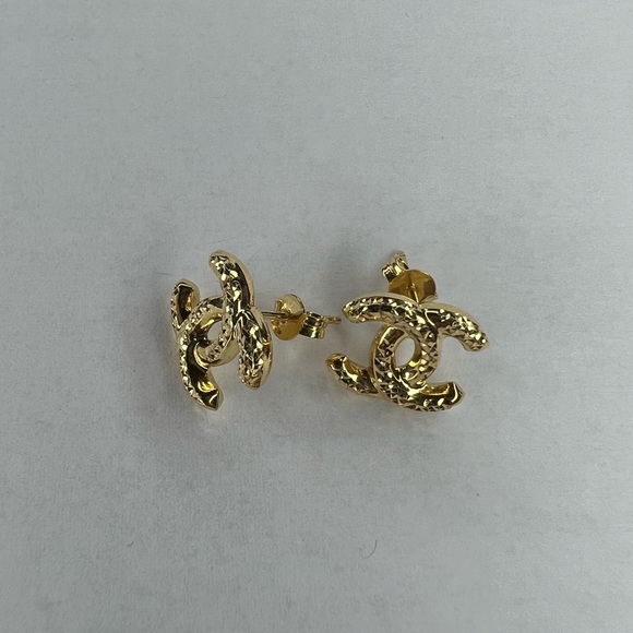 SOLD!!! Chanel Stud Earrings 18K solid yellow gold - Picture 3 of 3